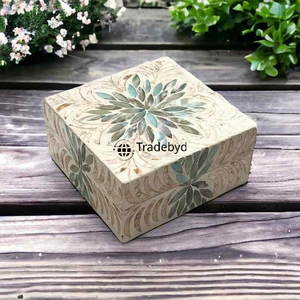 Caja de joyería con incrustaciones de hueso de inspiración tribal Diseño interior rústico y bohemio de Tradebyd - Product Image 1