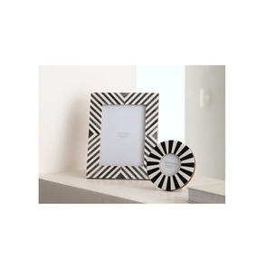 กรอบฮอร์นตกแต่งที่เป็นเอกลักษณ์พร้อมลวดลายช่างฝีมือและทำจากวัสดุออร์แกนิกเหมาะสำหรับการตกแต่งภายในที่อบอุ่นเป็นกันเองหรือมีความคิดสร้างสรรค์ - Product Image 1