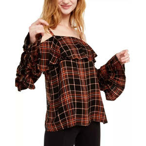 INC International Concepts Top casual da donna con spalle scoperte e design in popeline a quadri con volant in nero, taglia media - Product Image 1