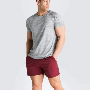 Shorts de gymnastique en maille de polyester légers et respirants pour hommes, vêtements de fitness à motif uni, avec poches zippées et décoration en dentelle - Product Image 1