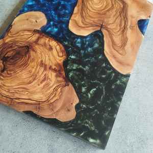 Planches à découper en bois de résine robustes, fabriquées à partir de bois d'acacia et de bois de manguier, garantissant une résistance et un équilibre - Product Image 2