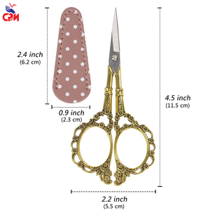 Tijeras Profesionales para Cutículas de 4.5 Pulgadas, Acero Inoxidable Dorado, Punta Afilada, Mango Elegante con Estuche, Calidad de Salón - Product Image 4