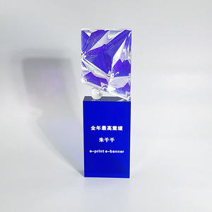 Trofeo de Cristal con Gráficos Impresos en UV y Base de Madera para Regalos de Ferias Comerciales y Regalos de Bienvenida - Product Image 1