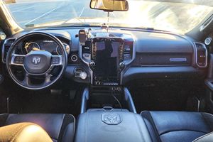 Raam 2500 Laramie Night Crew Cab 4x4 2022, Gasolina, Bajo Kilometraje - Product Image 4