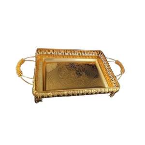 Bandeja Decorativa Vintage de Latón con Asas y Diseño Floral en Relieve - Product Image 4