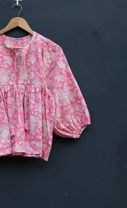 Kyra ชุดเดรสสั้นลำลองพิมพ์ลายดอกไม้, เสื้อทูนิคบล็อกมีคอลึกและเชือกผูก - Product Image 3