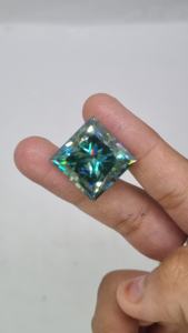 Diamante elegante moissanita corte princesa azul claro - Product Image 3