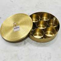 Boîtes à épices en laiton doré, article cadeau, Masala Dabba à 9 compartiments, couvercle martelé détachable, moderne, qualité alimentaire, empilable, silicone