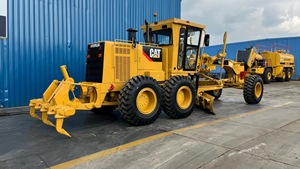 Niveleuse routière 140H de 2007 reconditionnée avec moteur CAT, pompe, PLC et boîte de vitesses à vendre - Product Image 6