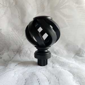 Soportes de cortina de metal de borde tallado para un elegante montaje de cortinas en hoteles boutique o bibliotecas domésticas clásicas - Product Image 2