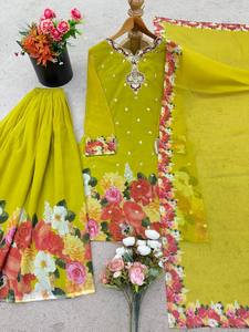 Ensemble de fête TOP SHARARA PLAZZO DUPATTA en géorgette lourde avec broderie de sequins de 5 mm et imprimé numérique, coupe ample naturelle pour l'été - Product Image 3