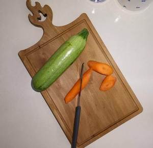 Planche à découper en bois d'acacia naturel simple avec poignée pour servir des fruits et des steaks pour enfants bloc de bois suspendu créatif - Product Image 1