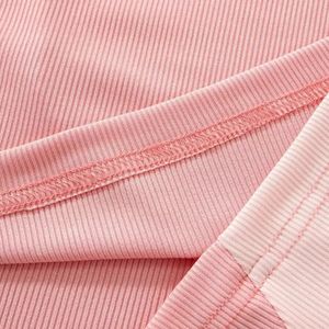 เสื้อกล้ามถักสำหรับผู้หญิง ระบายอากาศได้ดี เป็นมิตรกับสิ่งแวดล้อม ผ้าฝ้าย 100% ไร้ตะเข็บ ยืดหยุ่น ดีไซน์ลำลอง สไตล์สตรีทแวร์ โลโก้ด้านหน้าปรับแต่งได้ - Product Image 4