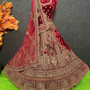 Exquisito terciopelo nupcial Lehenga Choli 12 Kali Heavy Flare Jarakan bordado multicolor doble Dupatta fiestas de invierno/verano - Product Image 1