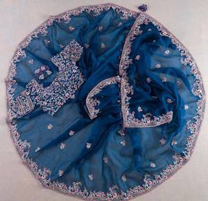NOUVELLE SÉQUANCE DE FÊTE SAREE AVEC TRAVAIL BRODÉ TRADITIONNEL SAREE/SARI/SHARI AVEC BLOUSE PAR MEETALI CREATION - Product Image 1