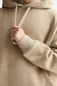 Sudadera con capucha beige extragrande para hombre, corte holgado, tejido polar suave, estilo casual, perfecta para uso diario y comodidad. - Product Image 3