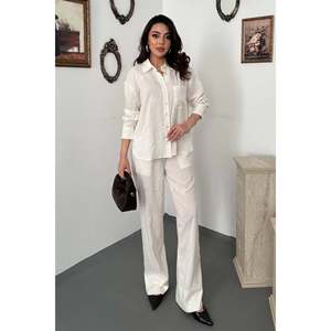 Conjunto de Camisa y Pantalones Bordados a Mano en Color Blanco Hueso para Mujer, Marca Elisa Fashion - Color Crudo - Product Image 1