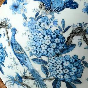 Ensemble de bols et ustensiles en bois rond blanc et bleu Mazarine écologique conçu à la main avec laque de qualité alimentaire pour la cuisine - Product Image 3