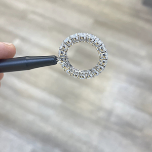 Bague Éternité en Argent 925 Pleine Bande avec Diamants, Look Élégant, Finition de Haute Qualité pour Femmes, Bijoux - Product Image 1