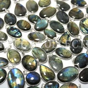 Vente en gros de pendentif en labradorite naturelle polie de haute qualité personnalisable, lunette en argent faite à la main, cadeau de pierre précieuse - Product Image 1