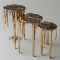 Table d'appoint moderne luxueuse avec dessus en métal véritable au design doré Base sculpturale unique Finition miroir pour le stockage