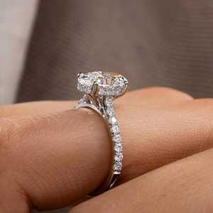 แหวนหมั้นเพชรโมอีส2.25 CT วงรีตัดวงรีพร้อมรัศมีที่ซ่อนอยู่และ1.8มม. ครึ่งนิรันดร์เครื่องประดับงานแต่งงานมินิมอล - Product Image 2