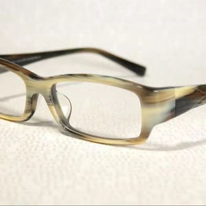 แว่นตาทำมือจากเขาควายธรรมชาติแกะสลักลายวินเทจ ดีไซน์ไม่ซ้ำใคร ทนทาน สวมใส่สบาย - Product Image 1