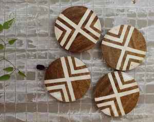 Ensemble de sous-verres écologiques en MDF, bois et résine, fait à la main, élégant et parfait pour un style de table intérieur sophistiqué - Product Image 1