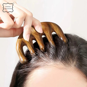 Peigne Gua Sha en bois de santal fait à la main en gros masseur facial à dents larges pour le massage du corps de la tête et des jambes - Product Image 6