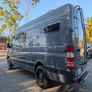 Conversión de furgoneta exterior Benz Sprinter 2500 4x4 de 2017, Turbodiésel V6, 4WD - Product Image 2