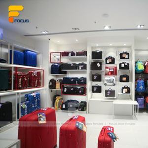 Accesorios de tienda de equipaje y bolsos personalizados Estantes de exhibición de bolsas de viaje modernos Estantes de maletas al por menor - Product Image 2