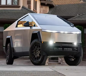 Excellent camion d'occasion 2024 Cy.b e.rr tr uc k Foundation Series Limited Edition, modèle 600 ch, faible kilométrage, aucun problème mécanique, prêt à rouler - Product Image 4