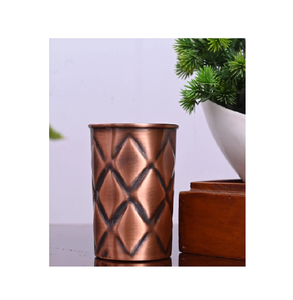 Mug en cuivre conçu avec une maîtrise artisanale de qualité supérieure pour préserver les bienfaits naturels de la détoxification et favoriser une hydratation saine quotidienne - Product Image 1