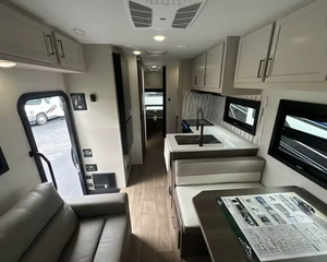 Mejor Oferta: Autocaravana/Remolque de Viaje Usado CLEAN 2023 2024 2025 E-a-s-t To W-e-s-t C-o-l-l-e-g-e A-v-e-n-u-e 2711N-K - Product Image 3