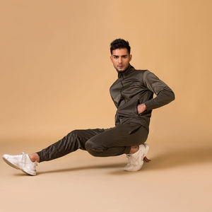 Conjuntos de chándales para hombre duraderos a precio bajo a la moda de calle de tamaño adulto, conjuntos de pantalones y Sudadera con capucha y cuello levantado con cremallera para hombre - Product Image 1