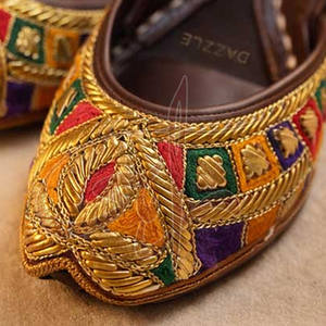 Vente en gros de Khussa pour femmes de qualité supérieure, marque privée, semelle extérieure en cuir antidérapante, design personnalisable, prix abordable - Product Image 5