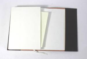 Journal en cuir fait main, en papier recyclé brun foncé, sans acide, avec reliure en bois, embossé à l'avant, rechargeable, élégant, pour le bureau - Product Image 5