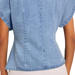 Blusa Casual de Manga Corta con Cuello en V y Botones para Mujer, Estilo Envolvente, en Mezclilla Azul Claro Lavada, para Uso Diario en la Oficina, Corte Regular - Product Image 4