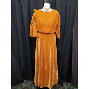 Robe de soirée élégante en velours d'inspiration vintage avec détail de pompon Burnt Orange - Product Image 1
