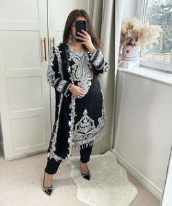 Kurti en coton à usage quotidien avec impression vibrante et patte de boutonnage pour un confort quotidien Vêtements de mariage à fleurs KanjivaramSaree - Product Image 2