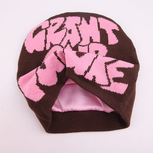 COMMERCE MFG Bonnet d'hiver en tricot jacquard avec broderie et logo personnalisé Bonnet en satin de soie doublé avec doublure en satin à l'intérieur - Product Image 3