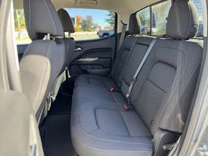 GMC Canyon Elevation Crew Cab 4WD Gris Métallisé 2023 d'occasion avec toit ouvrant, démarrage à distance, sièges en cuir, pack premium, jantes en alliage - Product Image 6