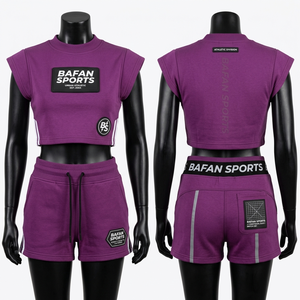 Ensemble haut court et short pour femme en coton riche 260 GSM de qualité supérieure, violet, avec empiècements latéraux en tissu respirant et logo en caoutchouc personnalisé - Product Image 4