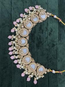 Ensemble de collier de bijoux fantaisie en pierre Kundan plaqué or - Product Image 3