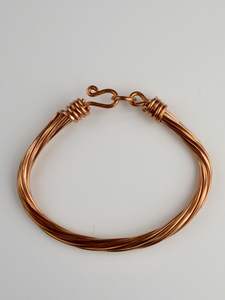 Bracelet en cuivre minimaliste au design classique, adapté à un usage quotidien, accessoire de qualité pour le bien-être et le style, idéal comme cadeau. - Product Image 5