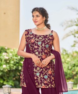 ค้นหาเสื้อผ้าผู้หญิงไซส์ใหญ่ที่สมบูรณ์แบบ รวมถึงเดรสและเสื้อท็อปที่ออกแบบมาเพื่อการพอดีที่น่าอายใจ - Product Image 5