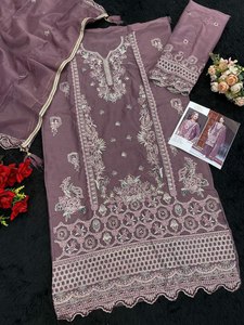 Robes Salwar Kameez en fausse fourrure prêtes à porter du Pakistan, robes décontractées attrayantes pour l'hiver, pour les festivals, les fêtes, occasions spéciales, prix raisonnable - Product Image 5