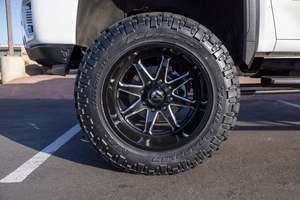 GMC Sierra 3500 HD Denali Crew Cab LB DRW 4WD 2021 / En venta con bajo kilometraje, motor de gasolina, coche usado en buen estado, sin accidentes - Product Image 5