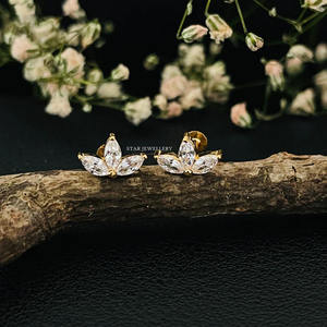 14K Solid Gold Leaf Stud Piercing diamant naturel. - Product Image 4