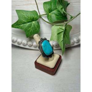 Anillo Ajustable de Plata de Ley con Turquesa Navajo Kingman, Baño de Rodio y Oro Rosa, Diseño de Bisel Moderno, Regalo Oficialmente Licenciado - Product Image 2